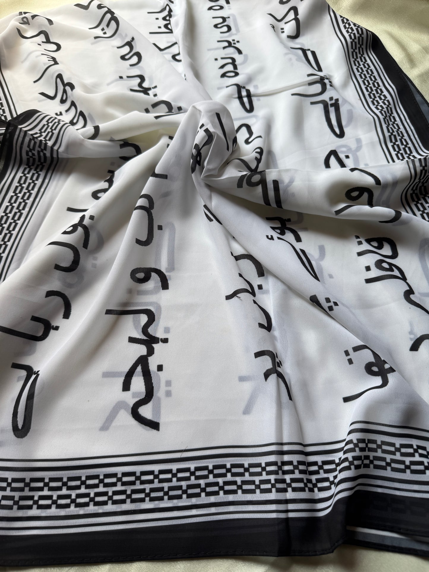 White & Black Georgette Printed Scarf – Lightweight Fashion Scarf for Women